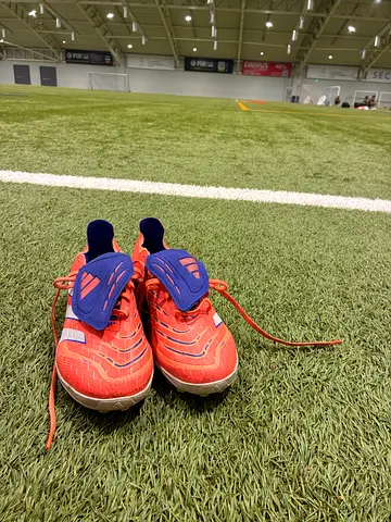 Used kids' football boots - size 44 orange cleats predator addidas