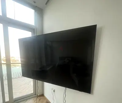 Crystal UHD 4K Samsung 75" Smart TV available FOR Sale