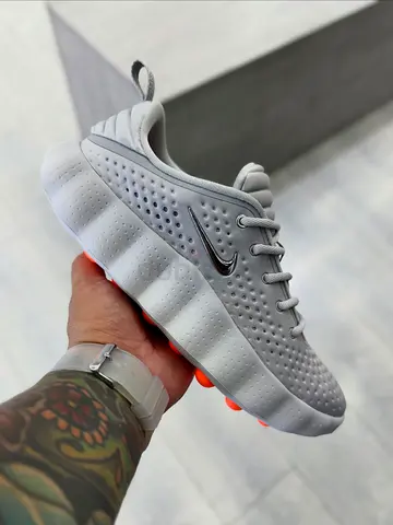 Light weight running shoes
