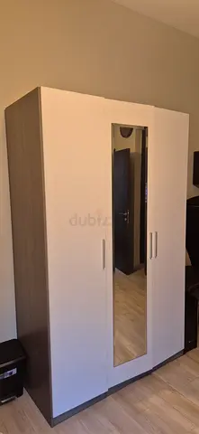 Cupboard / wardrobe - 3 doors with mirror
