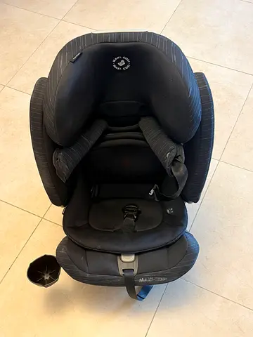Used Black High-back Booster Car Seat with ISOFIX Base (Good Condition) - MAXI-COSI brand