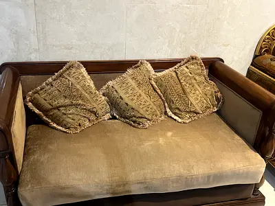 Classic wooden-frame chaise lounge / daybed with cushions