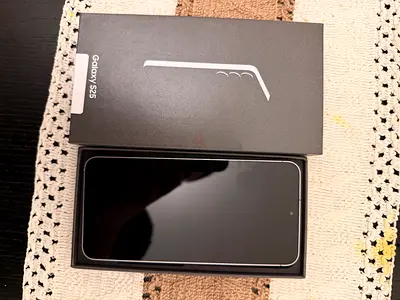 Samsung Galaxy S25 256GB Silver – Like New | Warranty | Box