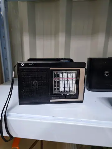 Vintage portable AM/FM radio - New -working condition