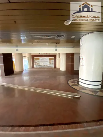 معرض 6,000 قدم على الشارع الرئيسي في المجاز 1 | موقع استثنائي للعلامات التجارية