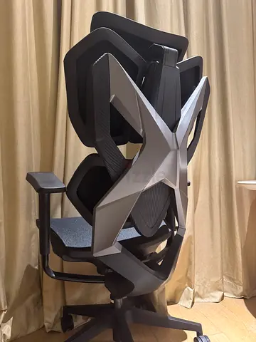 Unique Ergonomic gaming/office chair with adjustable headrest and armrests