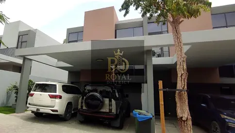 Hot Deal | Exclusive Corner 3BR Townhouse | Ready Unit | Private Garden | Elegant Design | Steps from Amenities | Near Dubai