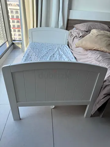Mamas & papas - White Cot / Toddler Bed (convertible) with Headboard and Footboard.