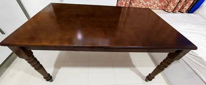 Dining Table SALE(Abudhabi)