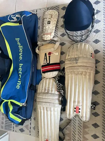 Full Cricket kit with bag - Location discovery gardens