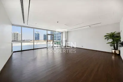 Prime Location | Vacant | Spacious Fitted Office