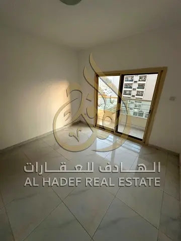 غرفة وصالة | 2 حمام | تشطيب ممتاز | بناية جديدة | شارع الملك فيصل