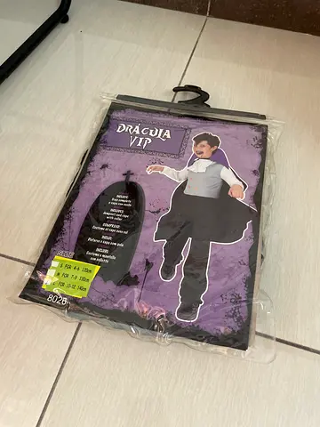 Children's Dracula vampire costume - new in packaging Size M Age 10-12 140cm