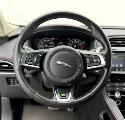 2019 Jaguar F-PACE — фото 7