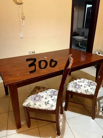 Solid wood dining table with 6 chairs - good condition