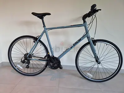 Fuji Absolute 2.1 Bicycle – Excellent Condition – Very Little Use