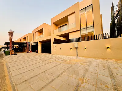 🏡 فيلا للإيجار في الياسمين – عجمان ✨ جاهزة للسكن فورًا | Ready to Move In إذا كنت تبحث عن فيلا واسعة ومناسبة للعائلة في منطقة الياسمين، فهذه فرصة م