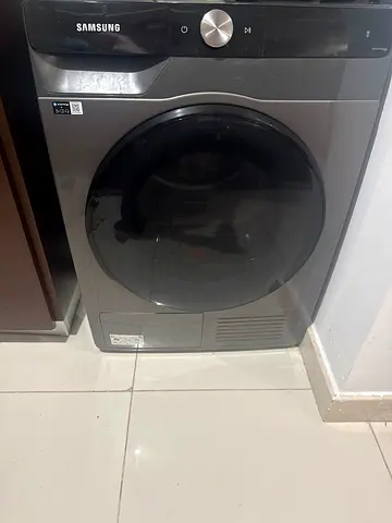 Samsung front load dryer machine - like new  condition heat pump