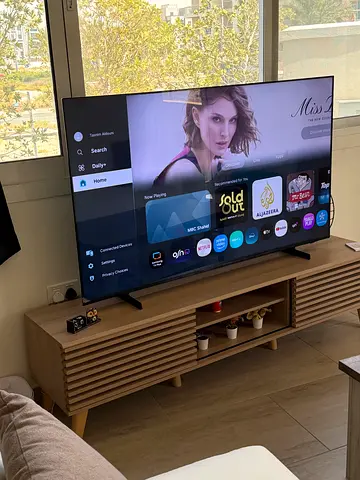 Title: Samsung Crystal UHD U8000F 65” 4K Smart TV – Like New
