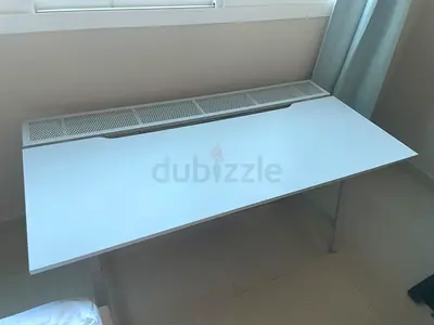 Simple white study/computer table - good condition
