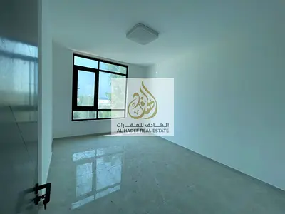 بناية جديدة,اول ساكن,مساحة واسعة,موقع مميز,سهل الوصول