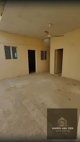 Prime location – 6 rooms, 4 bathrooms, a courtyard, and a kitchen.