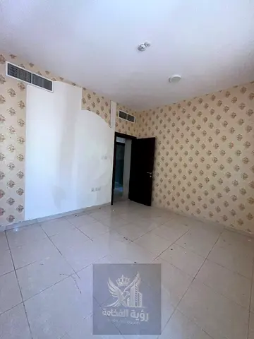 للإيجار السنوي في القليعة غرفة وصالة منفصلة، تكييف مركزي، بلكونة وباركن ترابي. الإيجار 27,000 درهم سنويا، والتأمين 2,000 درهم شيك لا يصرف.