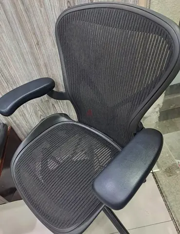 Herman Miller Aeron Classic Chair fully loaded Size A, B and C   Fully adjustable Features: Adjustab