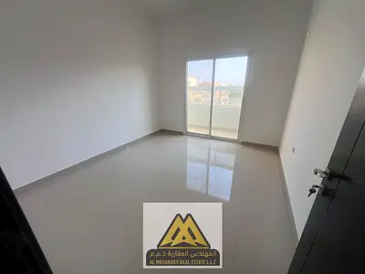 شقة مميزة للإيجار السنوي في منطقة الروضة 1 – عجمان، تتميز بمساحة عملية وتوزيع مناسب للسكن، وتقع في الدور الأول بدون ليفت، مع غرفة منفصلة وصالة وبلكونة