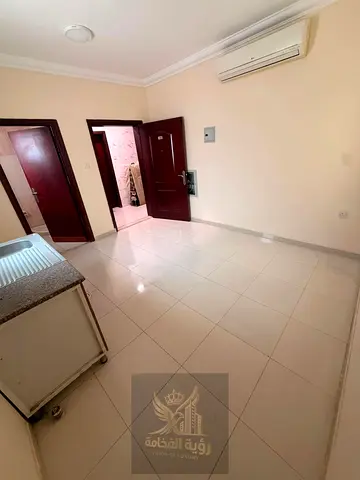 استديو للإيجار السنوي في القليعة استديو بمساحة ممتازة ومناسبة للسكن، ثاني ساكن، في موقع القليعة مع توفير مساحة مريحة وعملية للسكن. الإيجار السنوي 16,0
