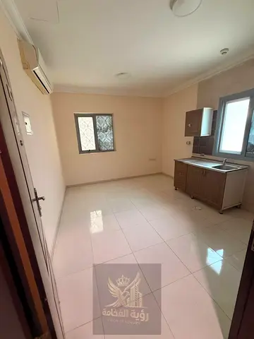 استديو للإيجار السنوي في القليعة استديو بمساحة ممتازة ومناسبة للسكن، ثاني ساكن، في موقع القليعة مع توفير مساحة مريحة وعملية للسكن. الإيجار السنوي 16,0