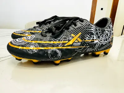 Black & Yellow Kids Football Boots, Size [Euro 40 / US 7] - BRAND NEW