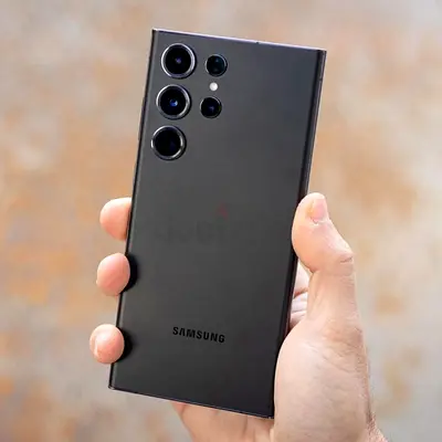 Samsung Galaxy phone in good condition - 3 rear cameras