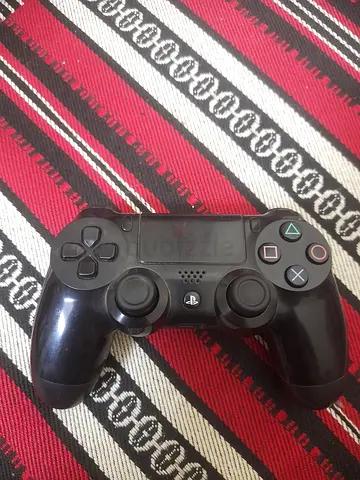 Original ps4 controller ( works but dosent work properly )