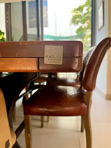 Beautiful natural wood, Marina Home Dining Table with 6 Leather Chairs (Set) - excellent Condition