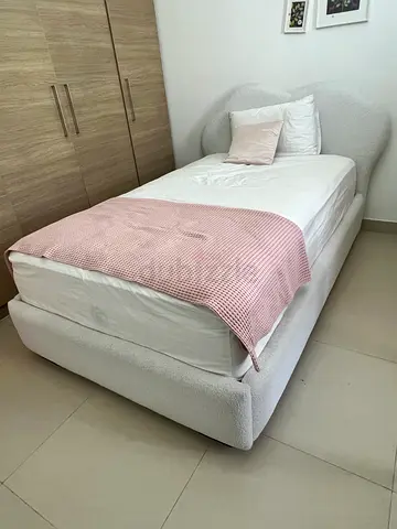 Hotel Collection mattress 130*200 with upholstered bed base - clean condition