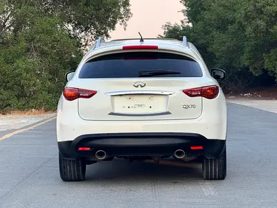 2015 Infiniti QX70 照片 8
