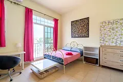 Spacious Room in Beautiful Villa near Beach | Professional House Share | Parking & Maid