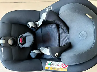 Maxi-Cosi Pearl 360 Car Seat + FamilyFix 360 Base
