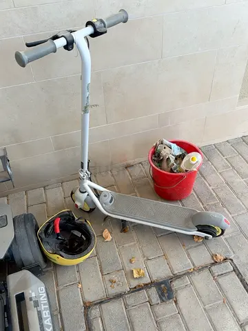 Lightly used grey kick scooter - good condition