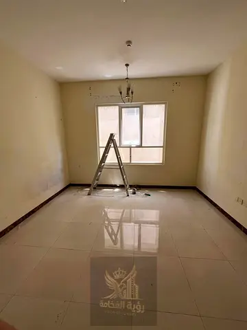 شقة للإيجار السنوي في المجره شقة مميزة للإيجار السنوي في منطقة المجره، بموقع مناسب بالقرب من الكورنيش، وتوفر تكييف مركزي لتوفير الراحة للسكان. الإيج