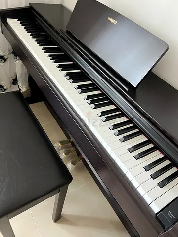 Yamaha digital piano YDP-103 with bench - good condition