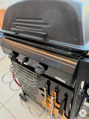 Gas BBQ Grill with Gas Cylinder – Good Condition