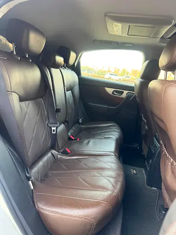 2015 Infiniti QX70 照片 16