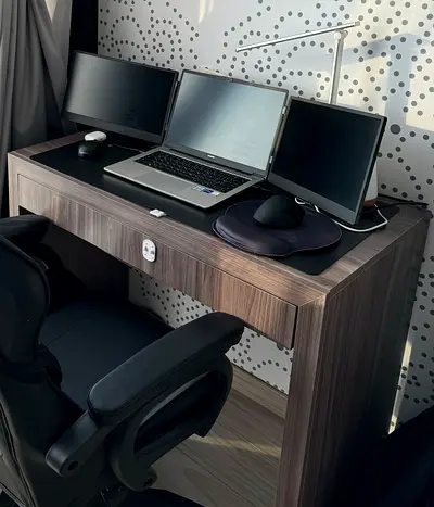 Desk good condition for sale
