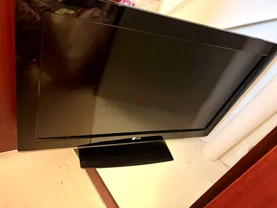 LG 32-inch LCD TV - Good working condition