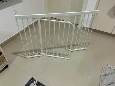Dreambaby Multi-Panel Convertible Baby Safety Gate / Play Yard – White Metal