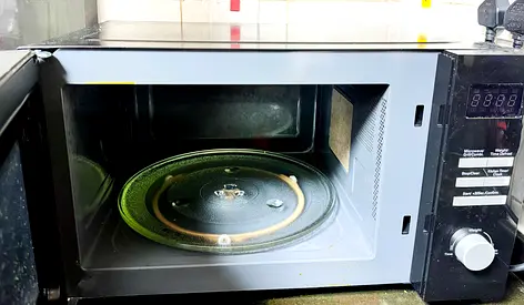 Black+Decker 28L Microwave Oven with Grill 1150W Grill