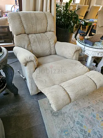 Super Comfy Recliner Chair - LaZboy brand with purchase receipt excellent condition