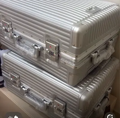 Set of 2 Silver Hard-shell Roller Luggage Suitcases - Good Condition super